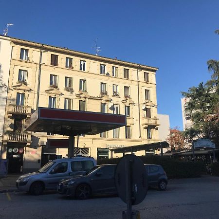 Stanza Privata Con Bagno A 15 Minuti Da Duomo Apartment Sesto San Giovanni Luaran gambar