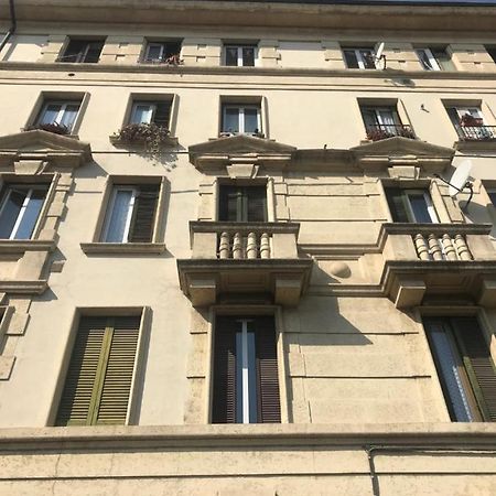 Stanza Privata Con Bagno A 15 Minuti Da Duomo Apartment Sesto San Giovanni Luaran gambar